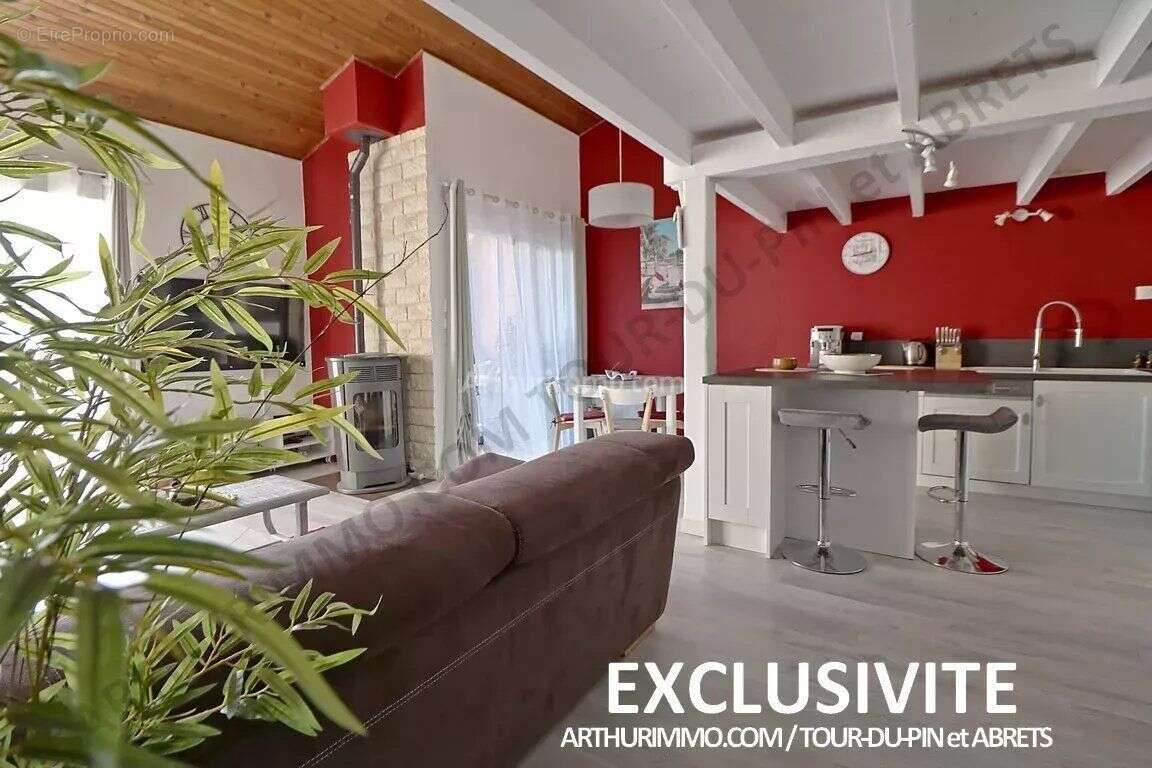 Maison à LA TOUR-DU-PIN