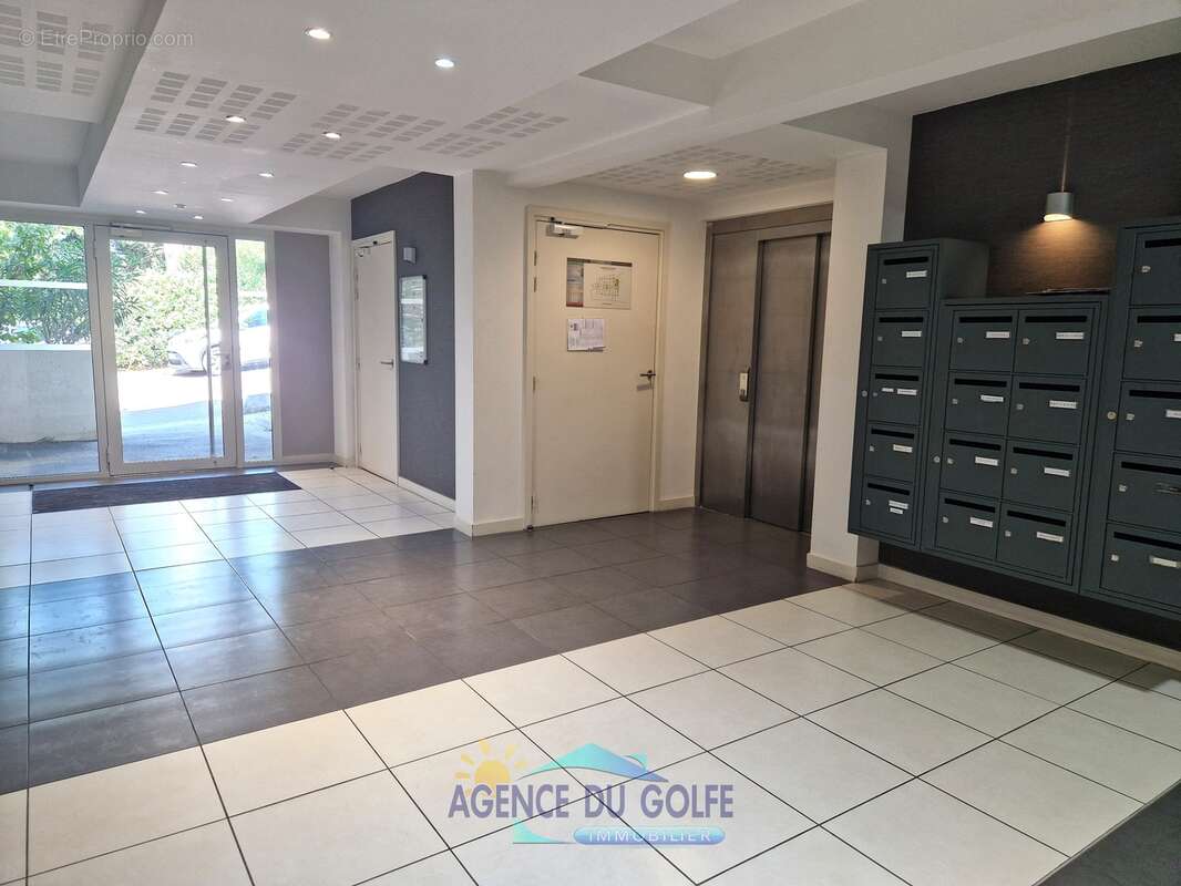 Type 2 avec terrasse et parking dans standing proche plages - photo 3