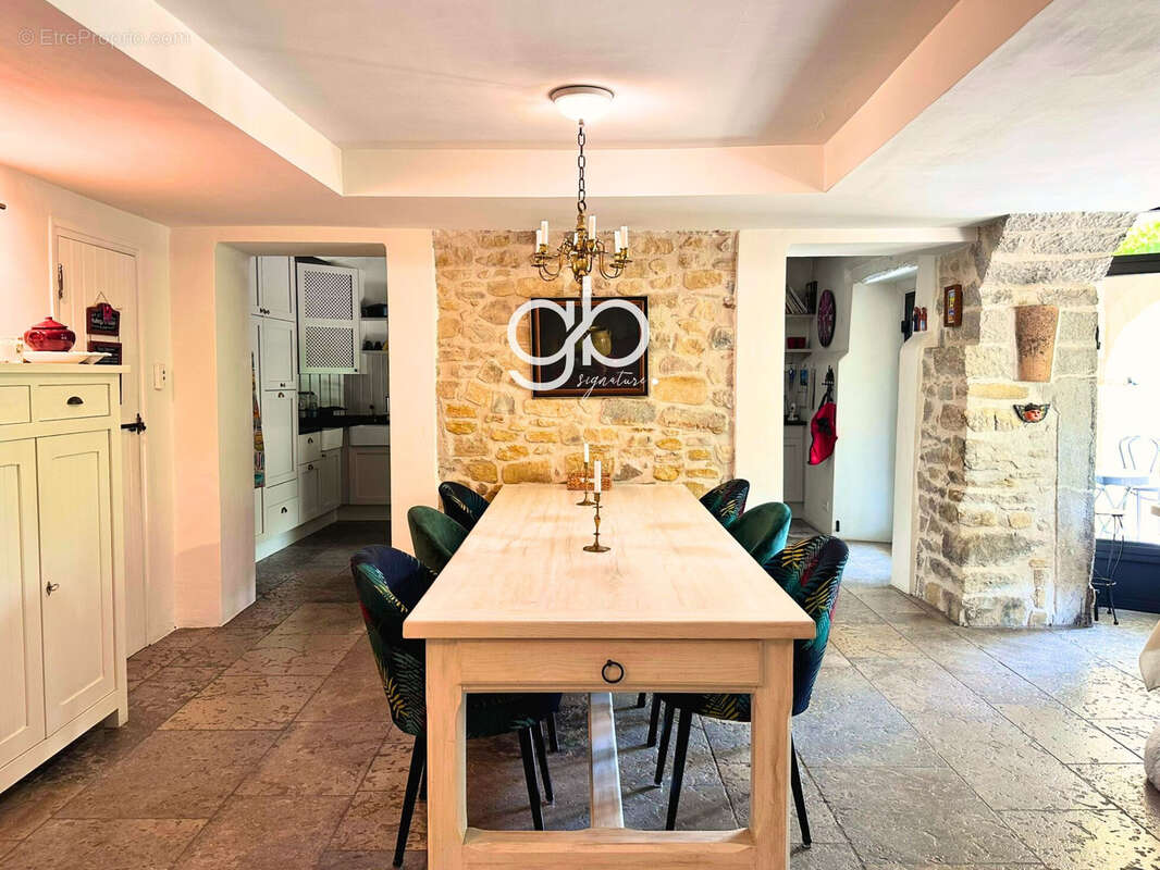 Mas de prestige du xvie siècle   vue panoramique sur les cévennes   7 chambres   piscine chauffée   ascenseur - photo 7