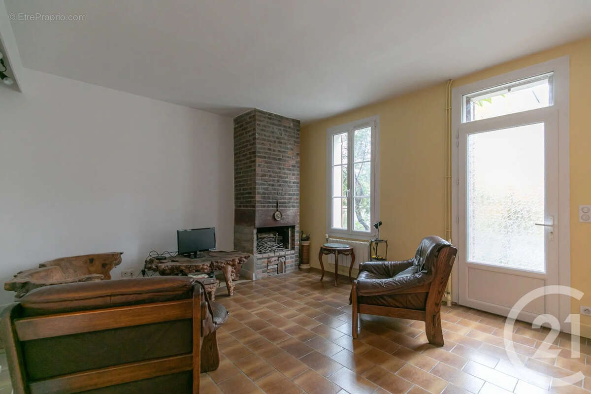 Maison à SAINT-MAUR-DES-FOSSES