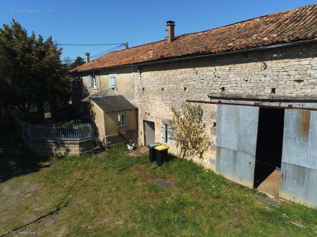 Maison à RUFFEC