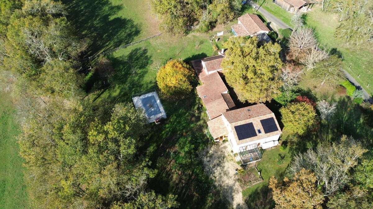 Maison à SAINT-FELIX-DE-VILLADEIX