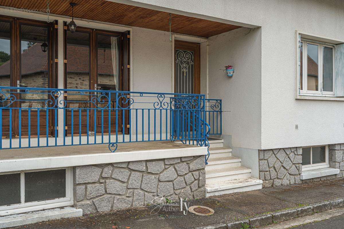 Maison 115 m² à Saint-Priest-Ligoure  - photo 9
