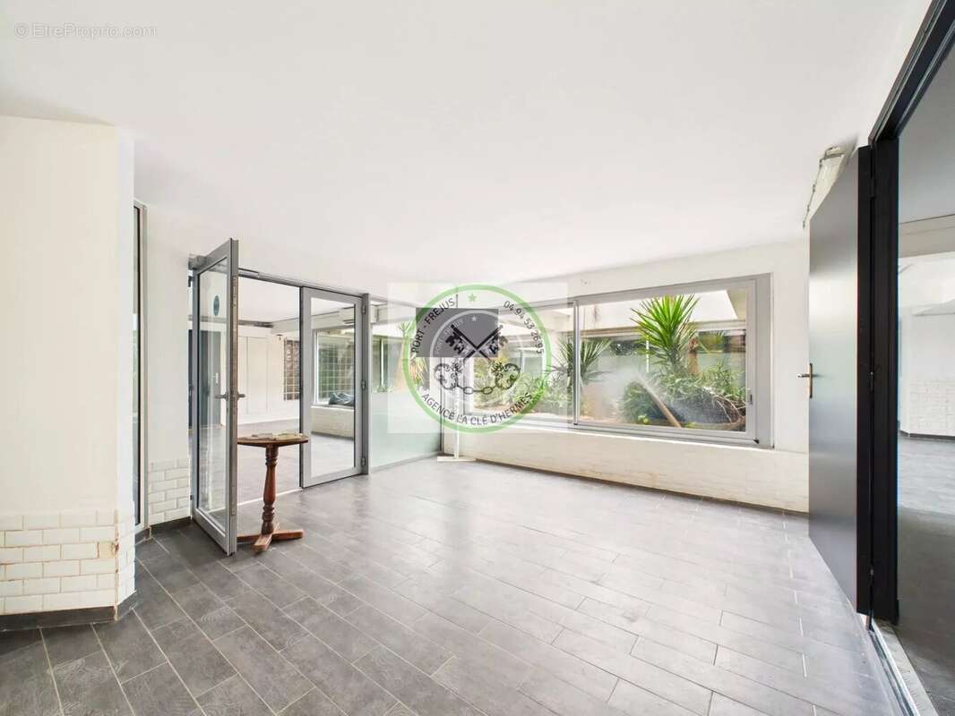 Commerce à SAINT-RAPHAEL