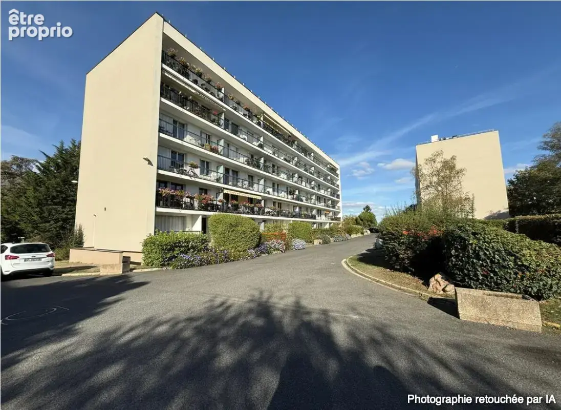 T3 entièrement rénové avec balcon, cave et parking - photo 8