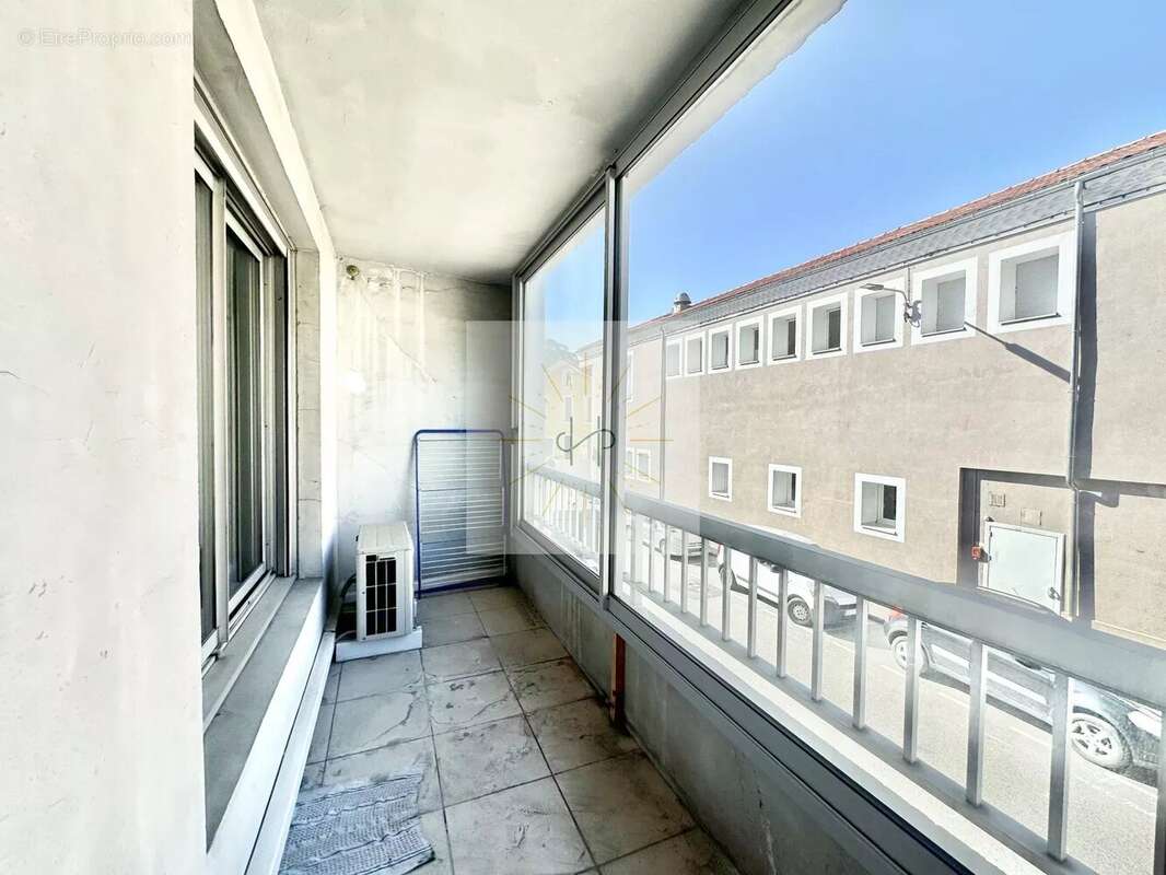 Appartement à ROCHEMAURE