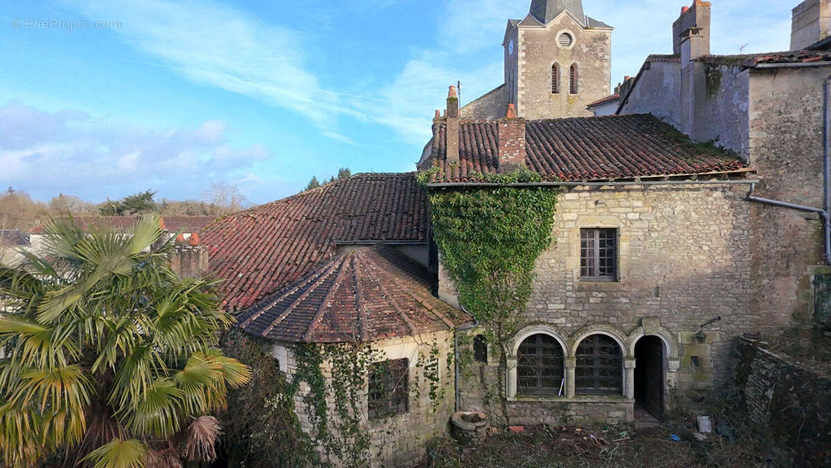 Maison à CHARROUX