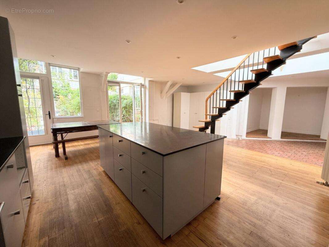 Appartement à PARIS-19E