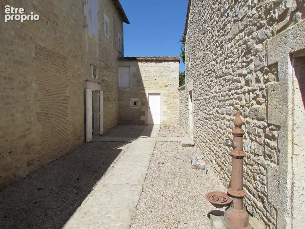 Ancien presbytere à 5 km  de ruffec - photo 38