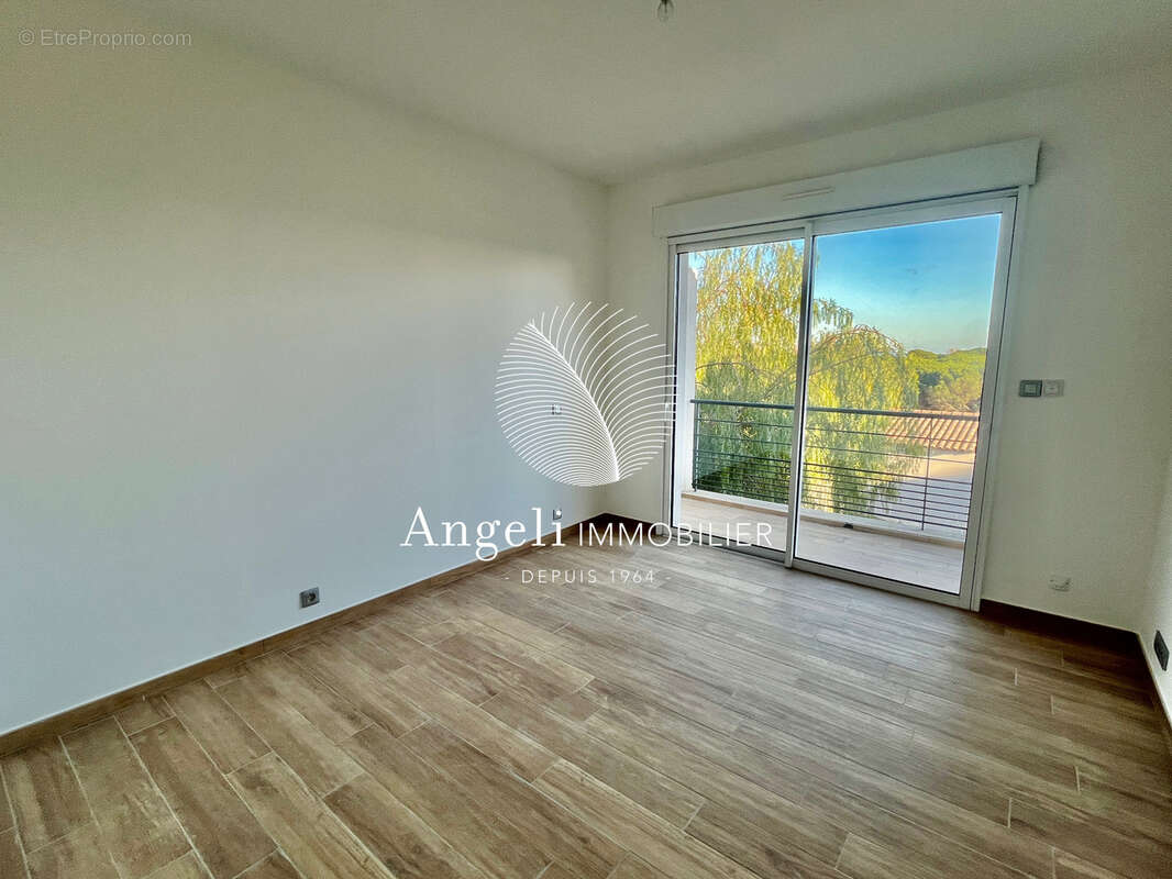 Saint aygulf : villa contemporaine recente - photo 3
