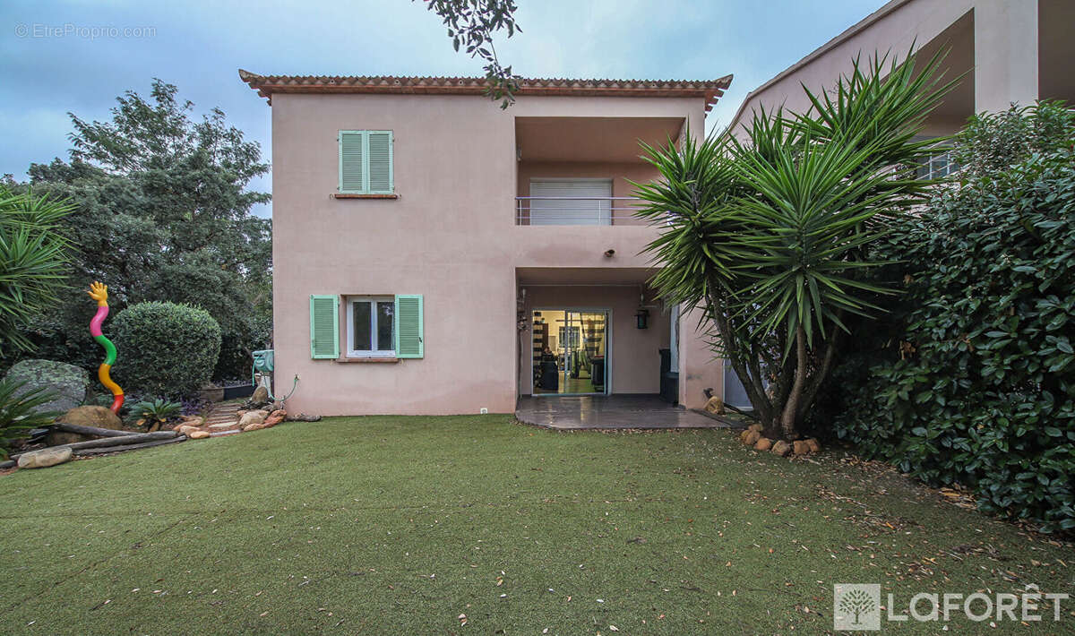 Appartement à LECCI