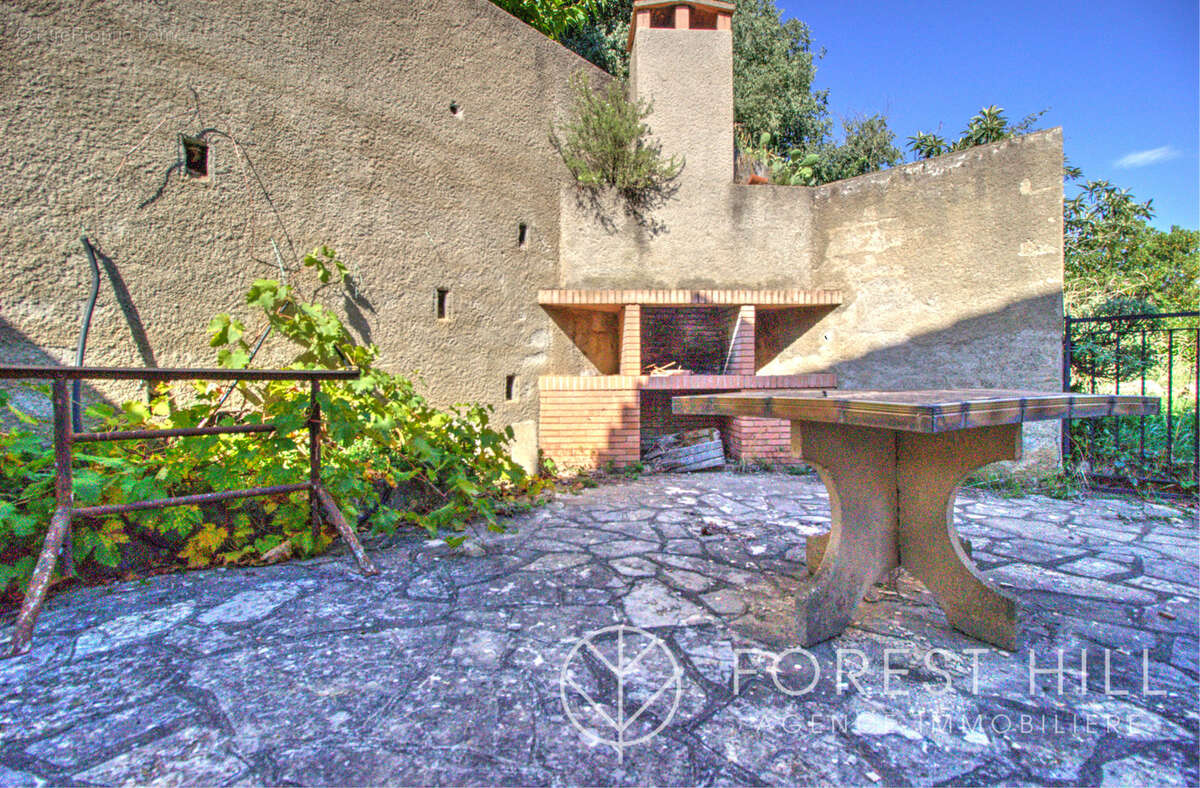 Maison 4 faces   fort potentiel, grand garage et terrain - photo 23