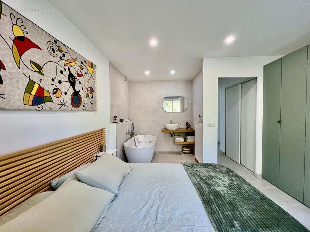 Appartement à SAINT-LAURENT-DU-VAR