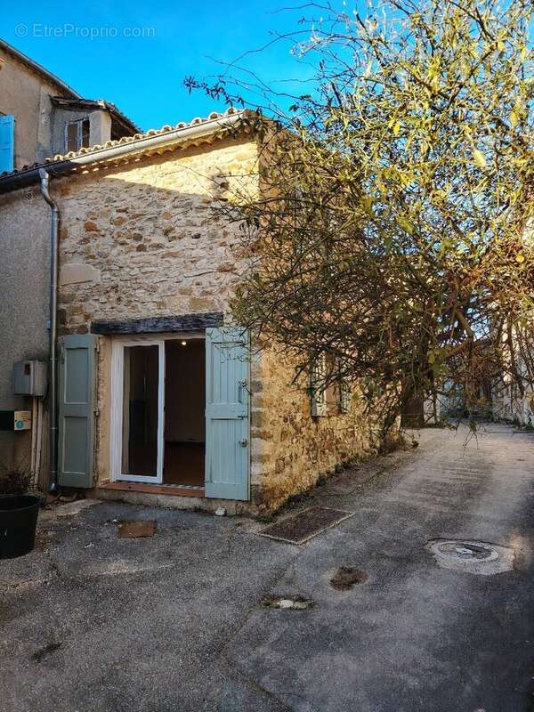 Maison à REVEST-DES-BROUSSES