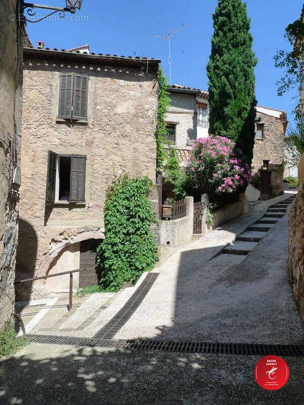 Vue en été - Maison à LA MOTTE