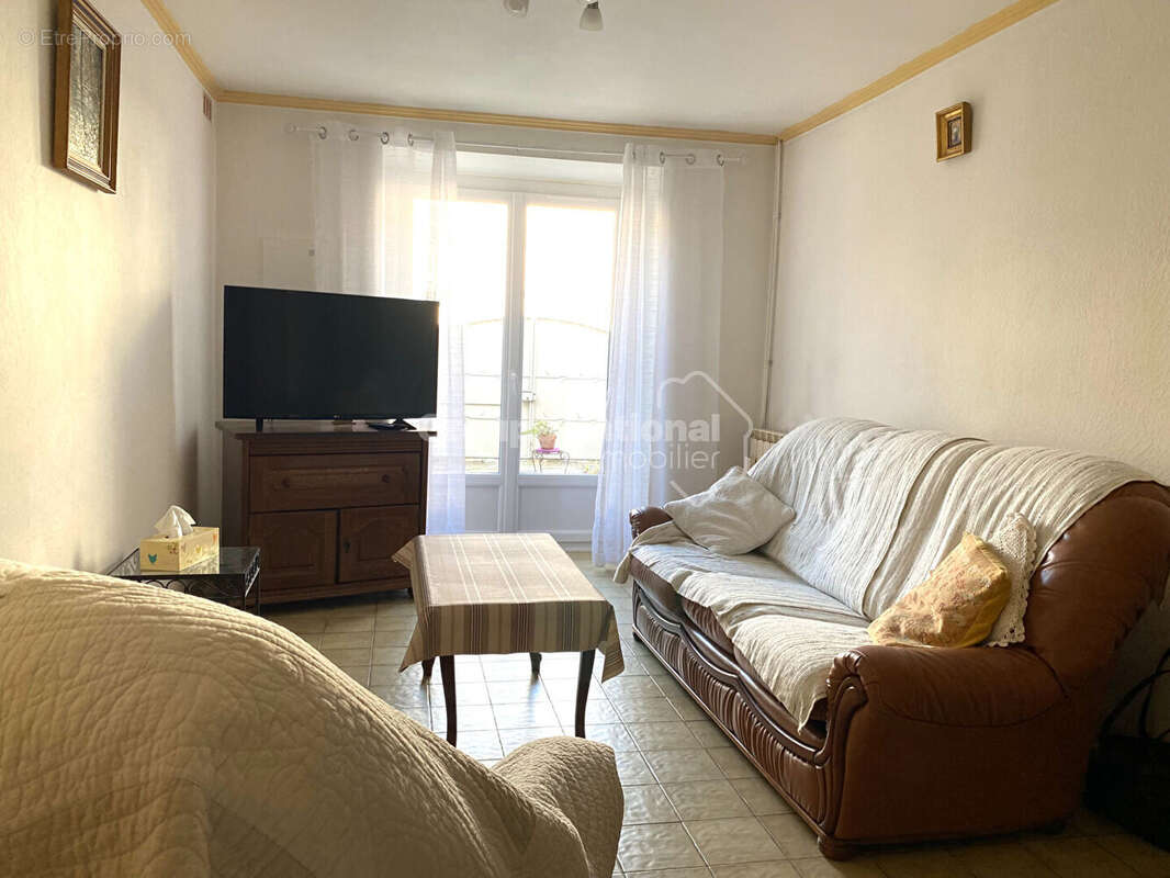 Chateaurenard centre , maison 108 m² + garage 20m² + cour + jardin - photo 5