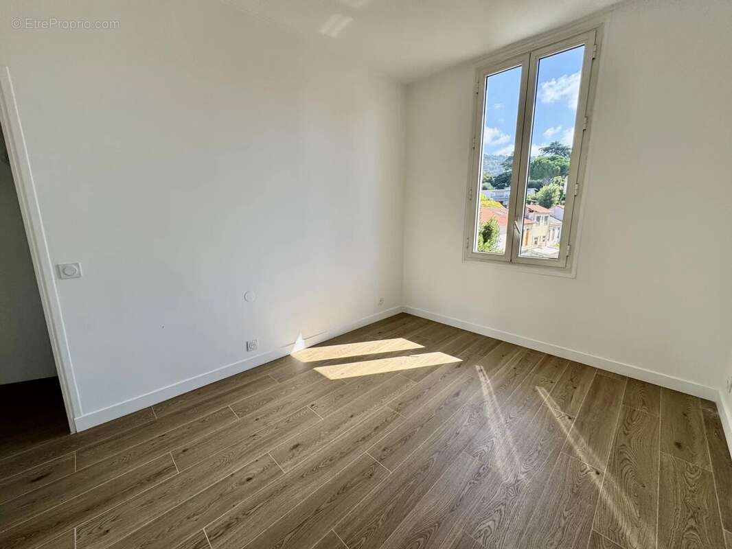 Cannes vente 2 pièces au calme absolu dans maison bourgeoise - photo 9