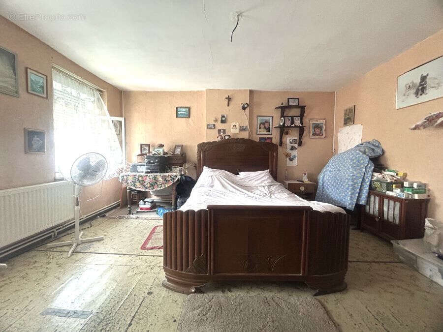 Maison de style bourgeoise, individuelle à rénover, développant 200m2 et bâtie sur 864m2 ! - photo 11
