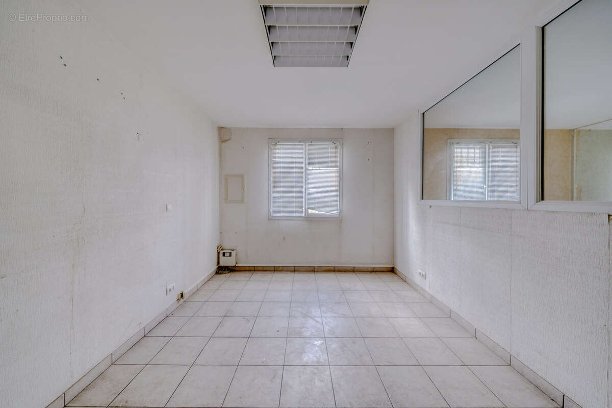 Commerce à MARANSIN