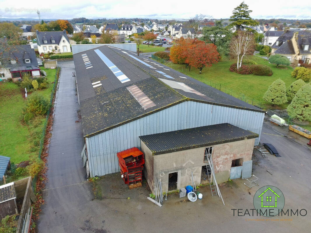 Commerce à CHATEAUNEUF-DU-FAOU