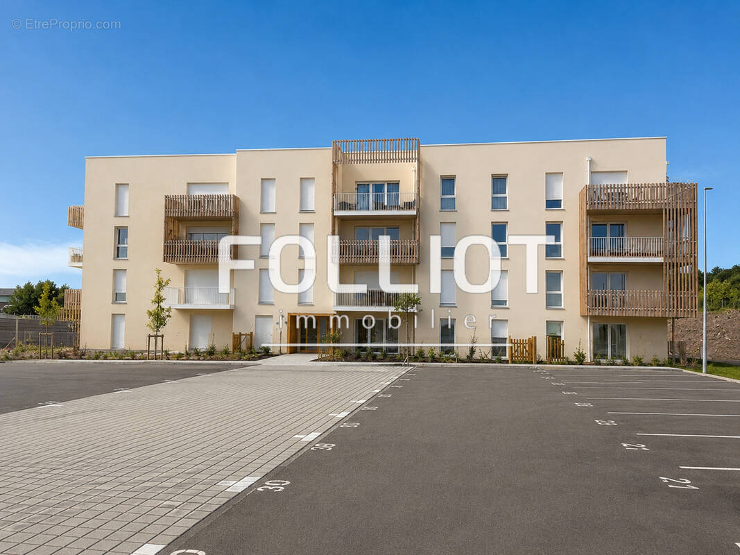 Appartement à DONVILLE-LES-BAINS