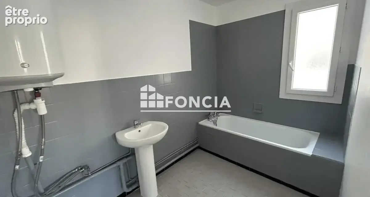 T3 75 m² avec balcon, loggia, cave et parking sécurisé – Draguignan - photo 3