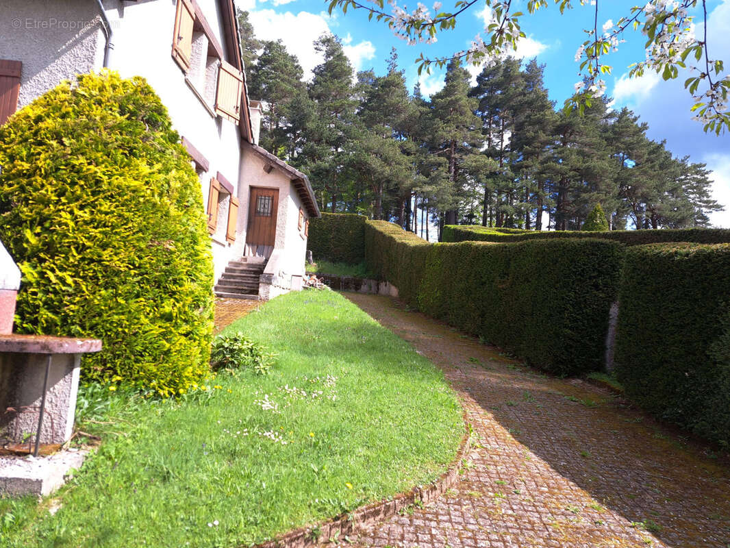 Maison à LE CHAMBON-SUR-LIGNON