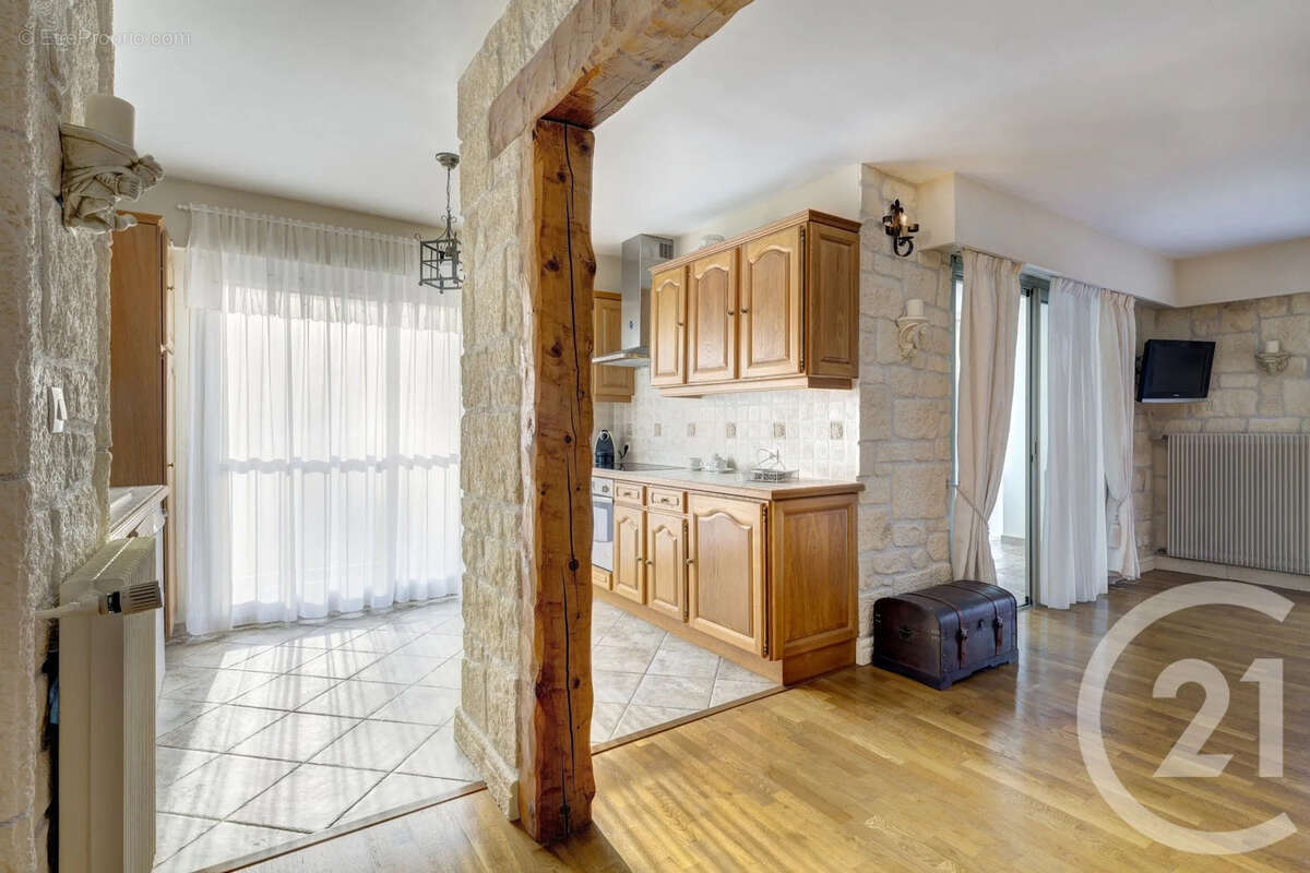 Appartement à SAINT-LAURENT-DU-VAR