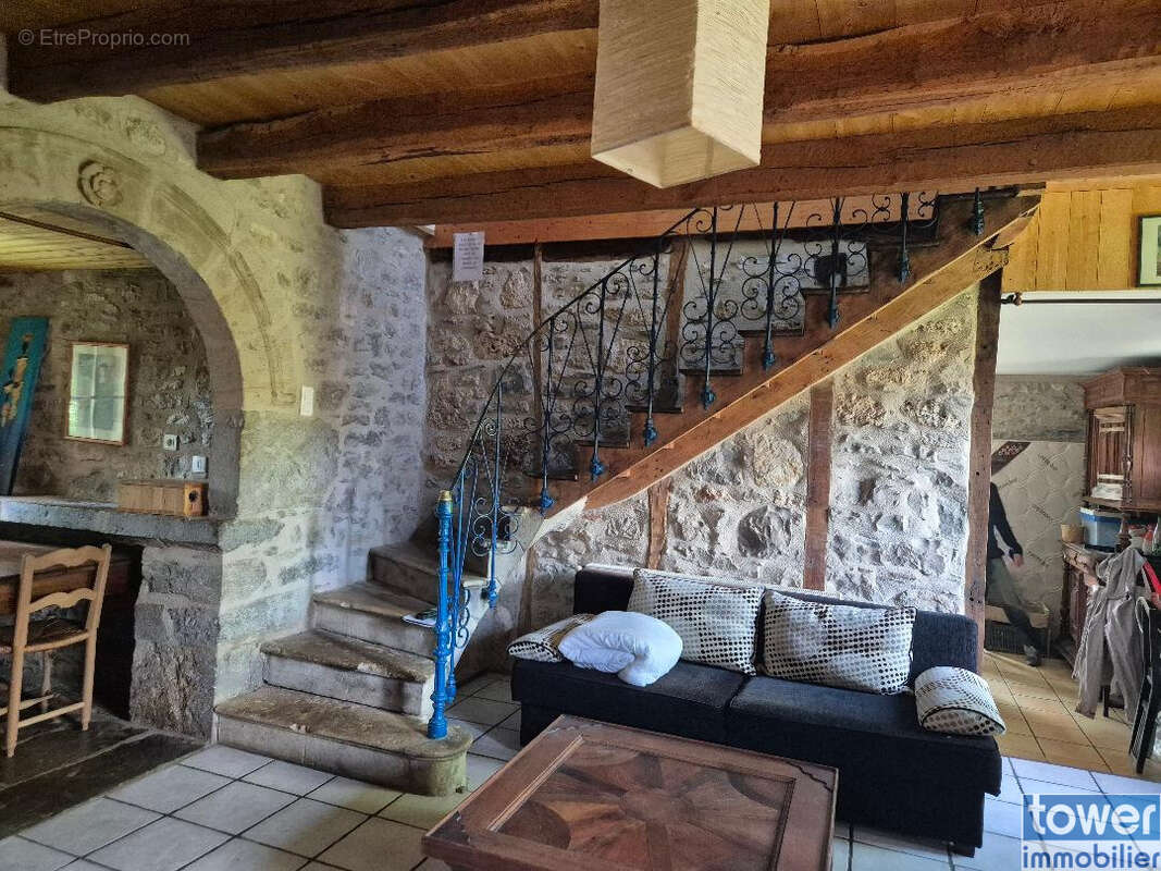Maison à AMBEYRAC