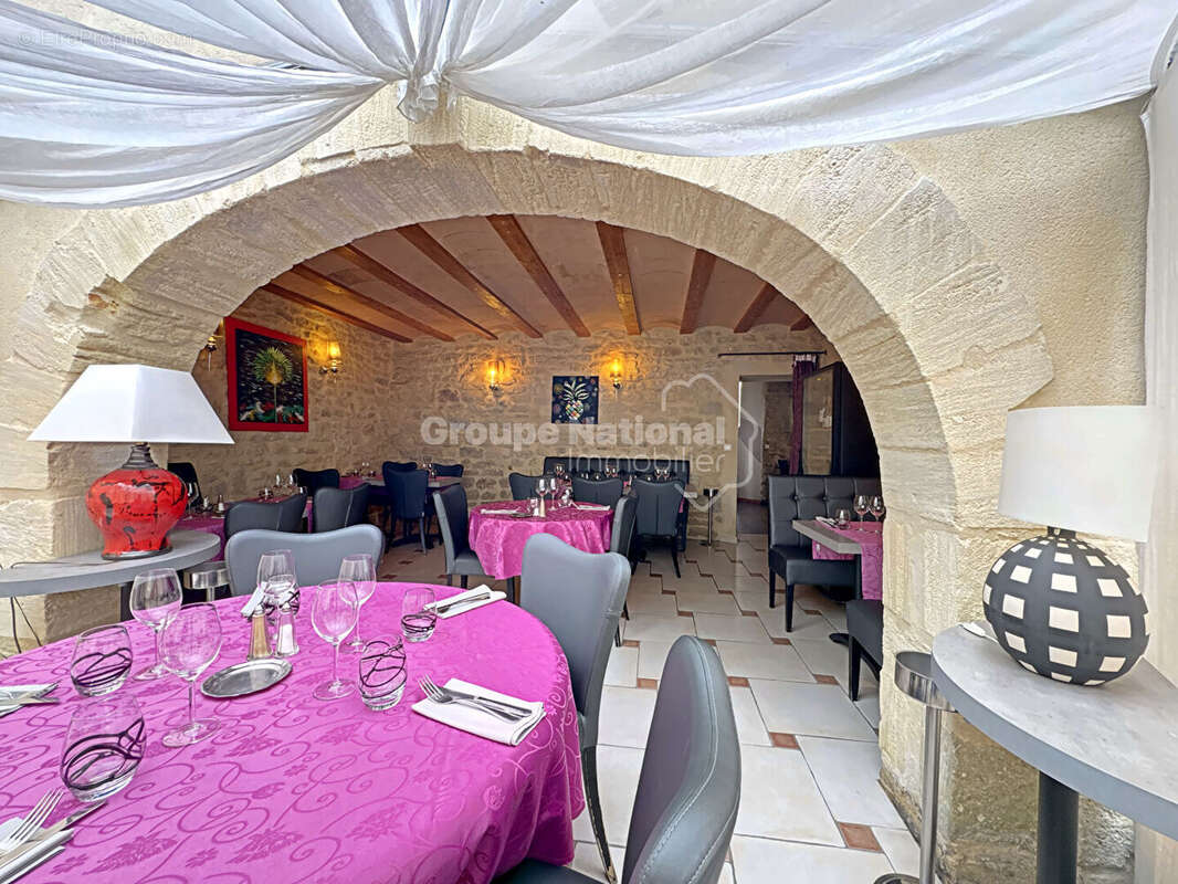 Commerce à GALLARGUES-LE-MONTUEUX