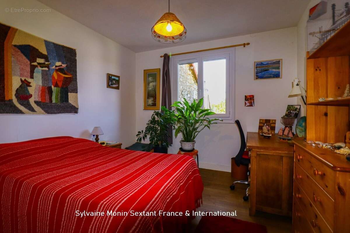 Maison à SAINT-RABIER