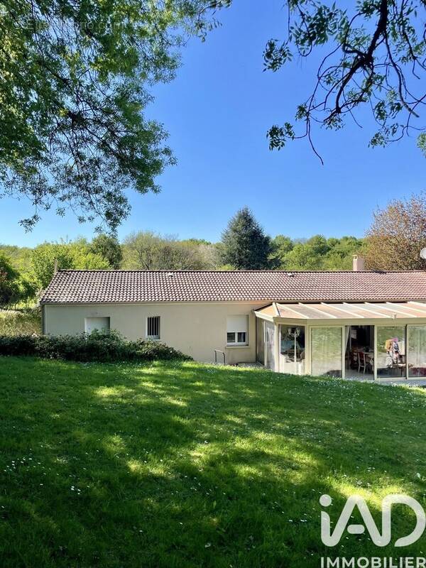 Photo 1 - Maison à SAINTES