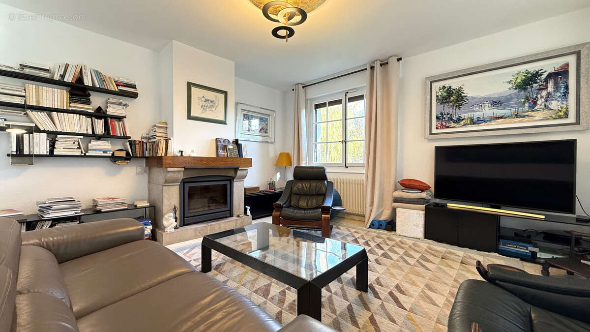 Maison à PREVESSIN-MOENS