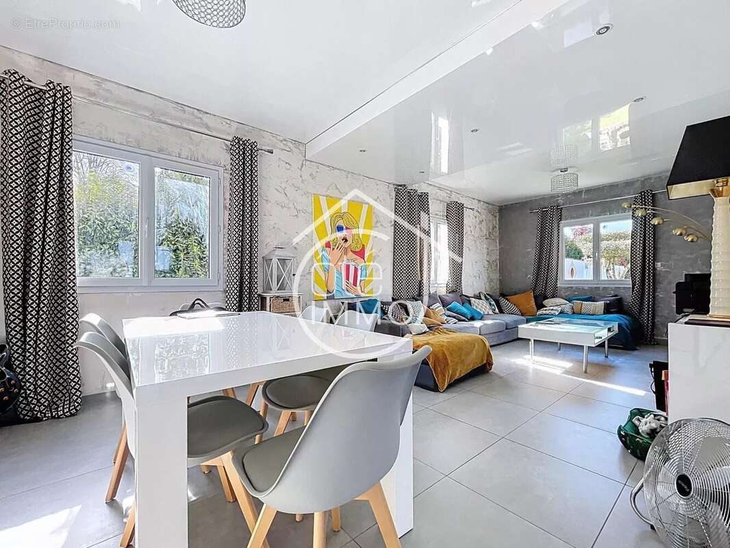 Maison à SAINT-MAGNE-DE-CASTILLON