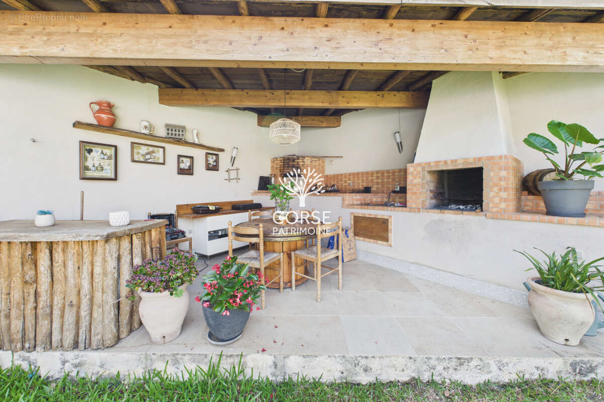 Maison avec piscine et dépendance - photo 27