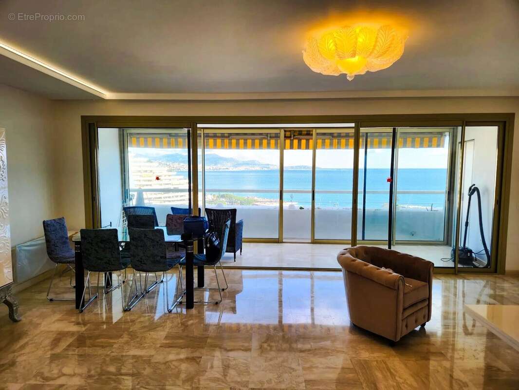 Appartement à VILLENEUVE-LOUBET