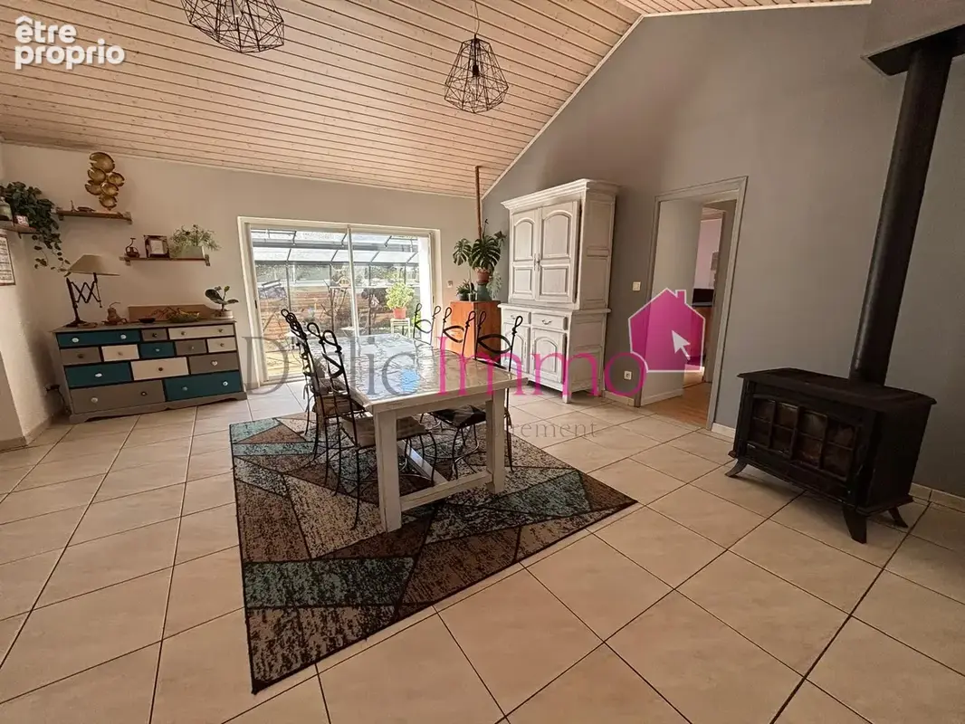 SOULLANS - Authentique longère avec double garage et dépendances, terrain de 1700 m2 - 4 chambres à 400 m du b - photo 2