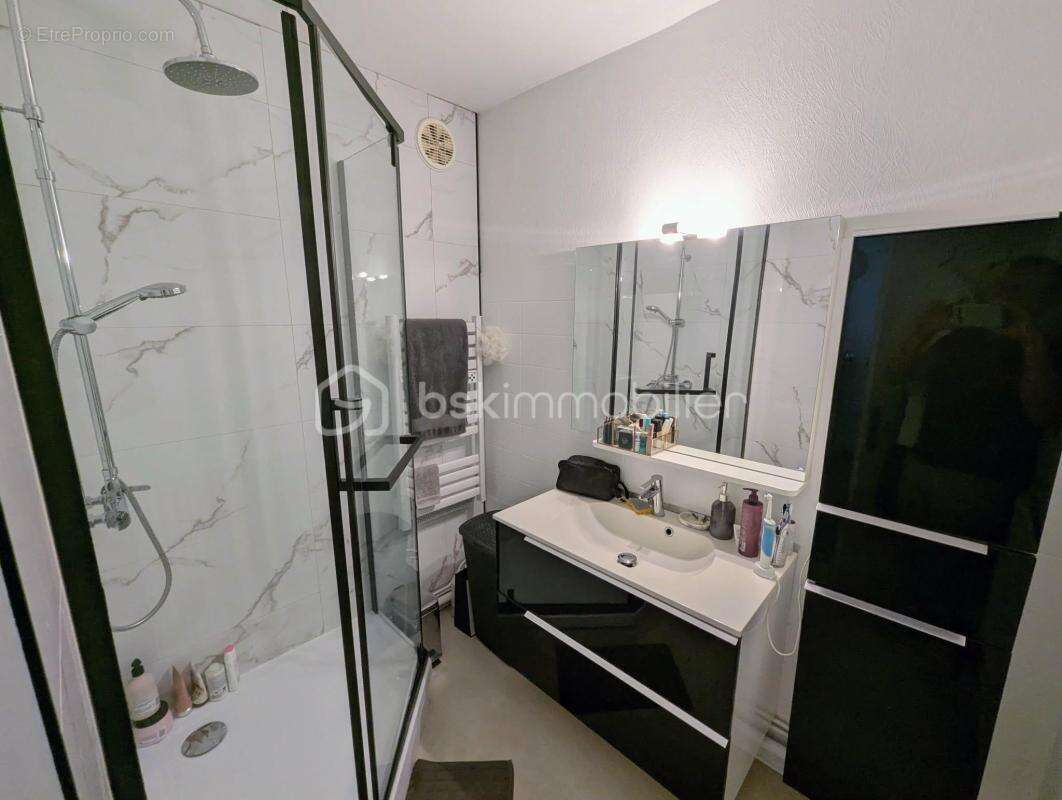 Appartement en RDC avec un grand balcon / extérieur et garage situé à FOUGERES 35300 - photo 7
