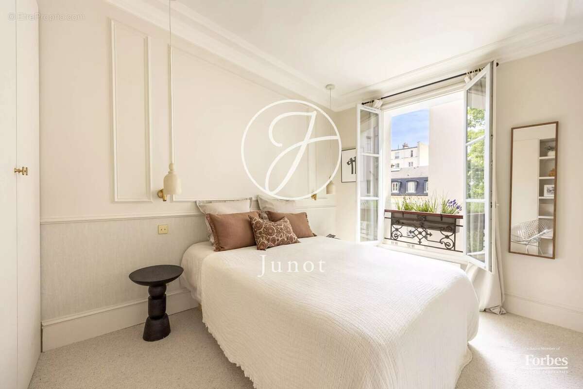 Appartement à PARIS-7E