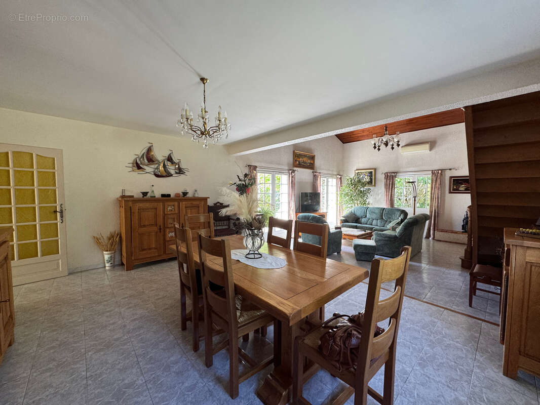 Maison à LAUDUN-L'ARDOISE