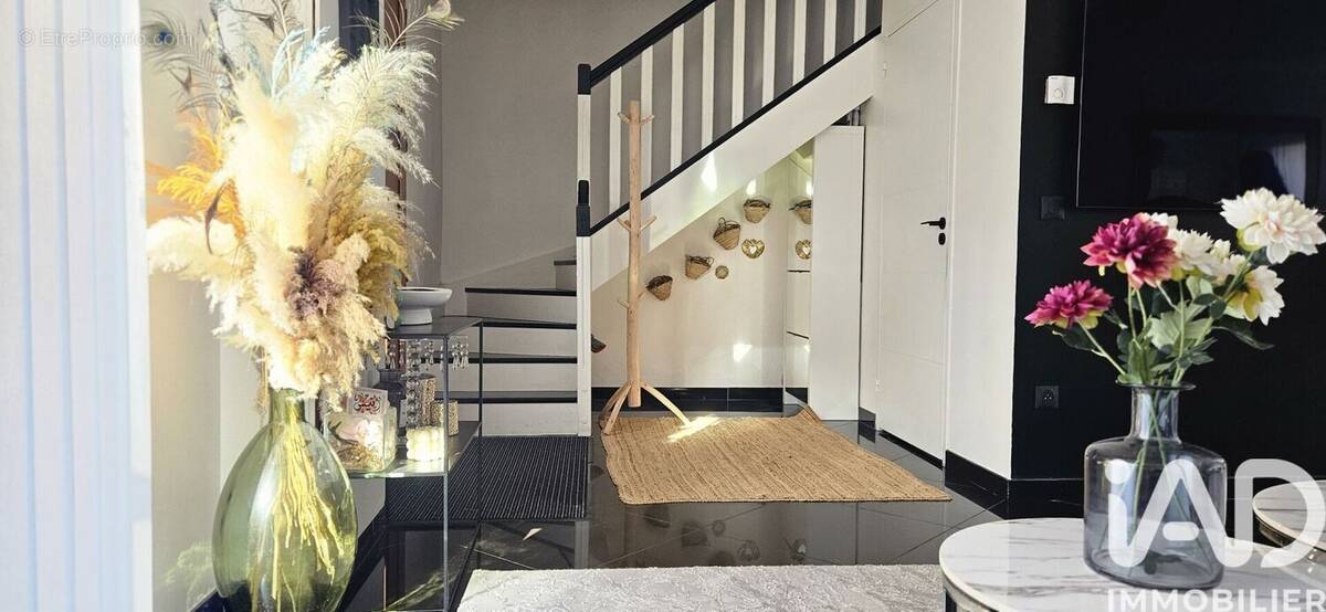 Photo 1 - Maison à CHANTELOUP-LES-VIGNES