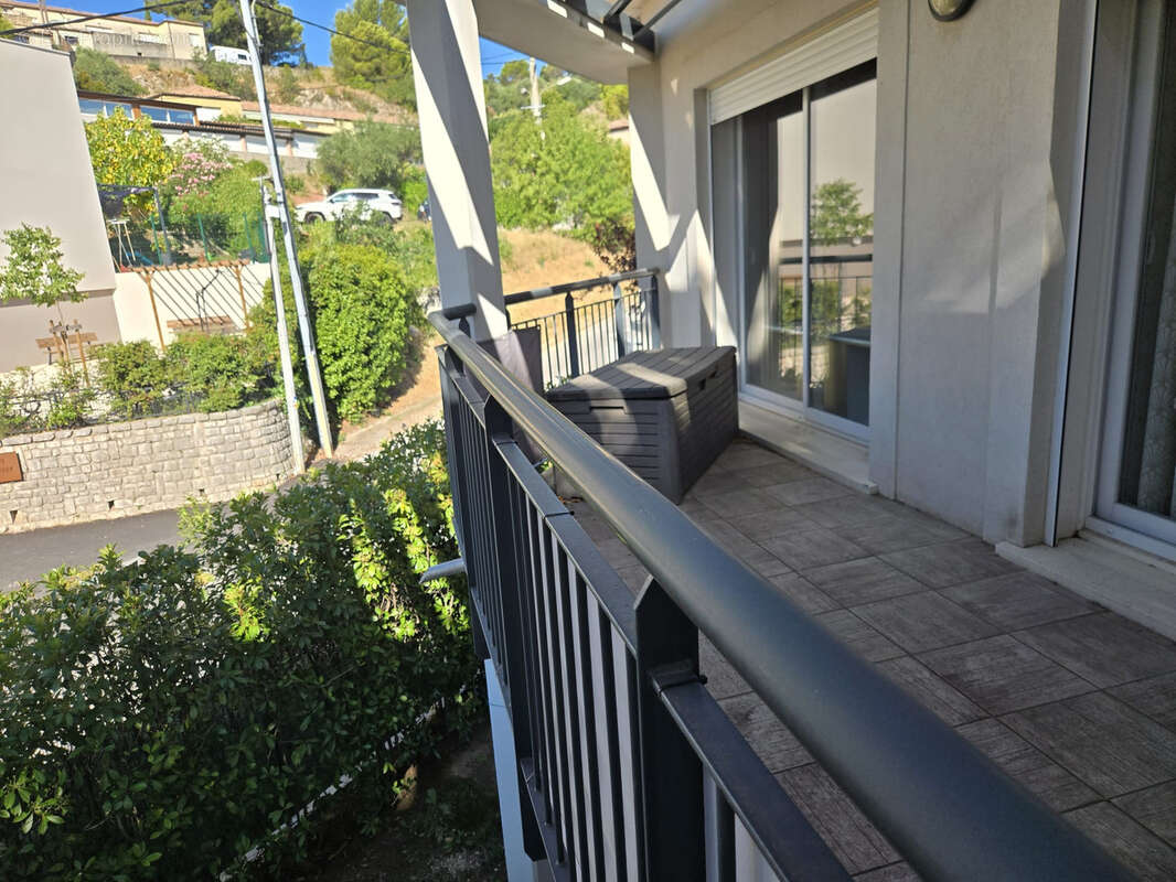 Appartement T2 avec terrasse et parking privatif - photo 8