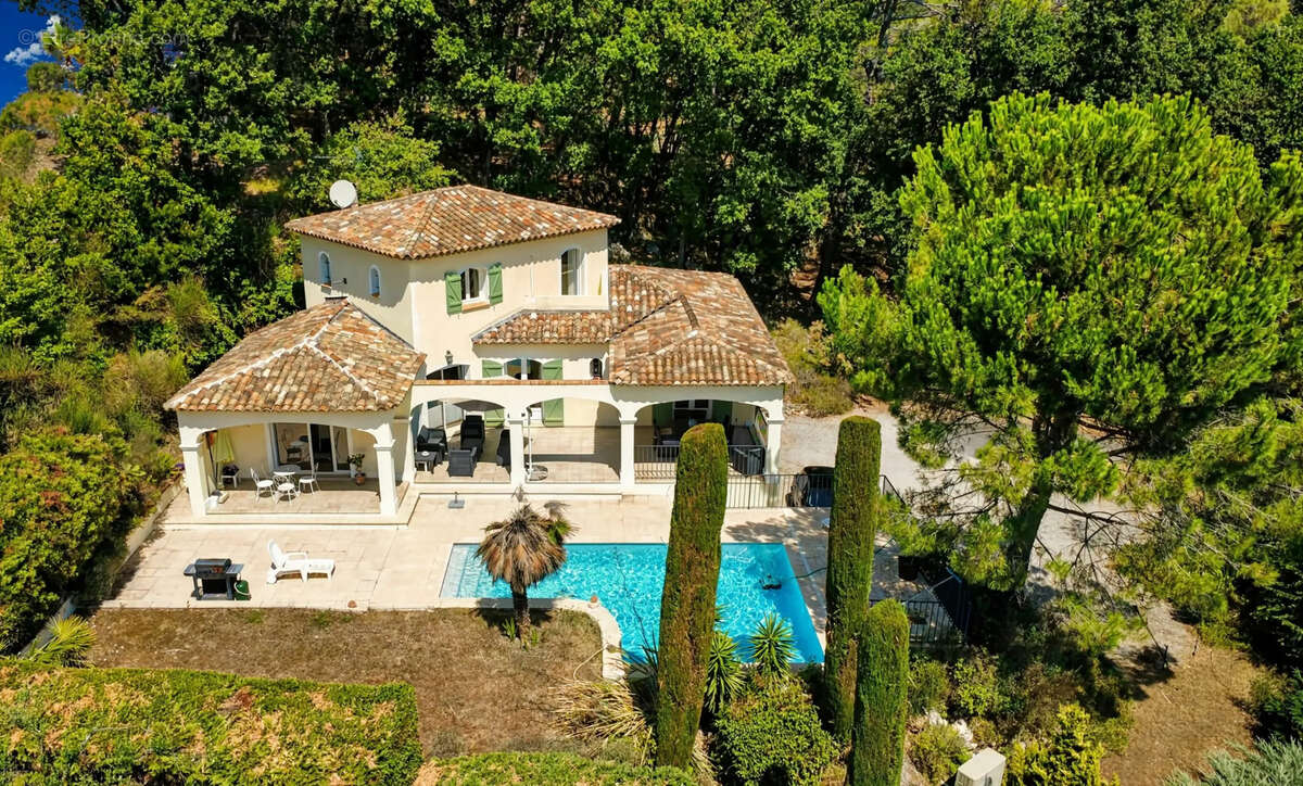 Maison 155 m² à Roquefort-Les-Pins  - photo 2