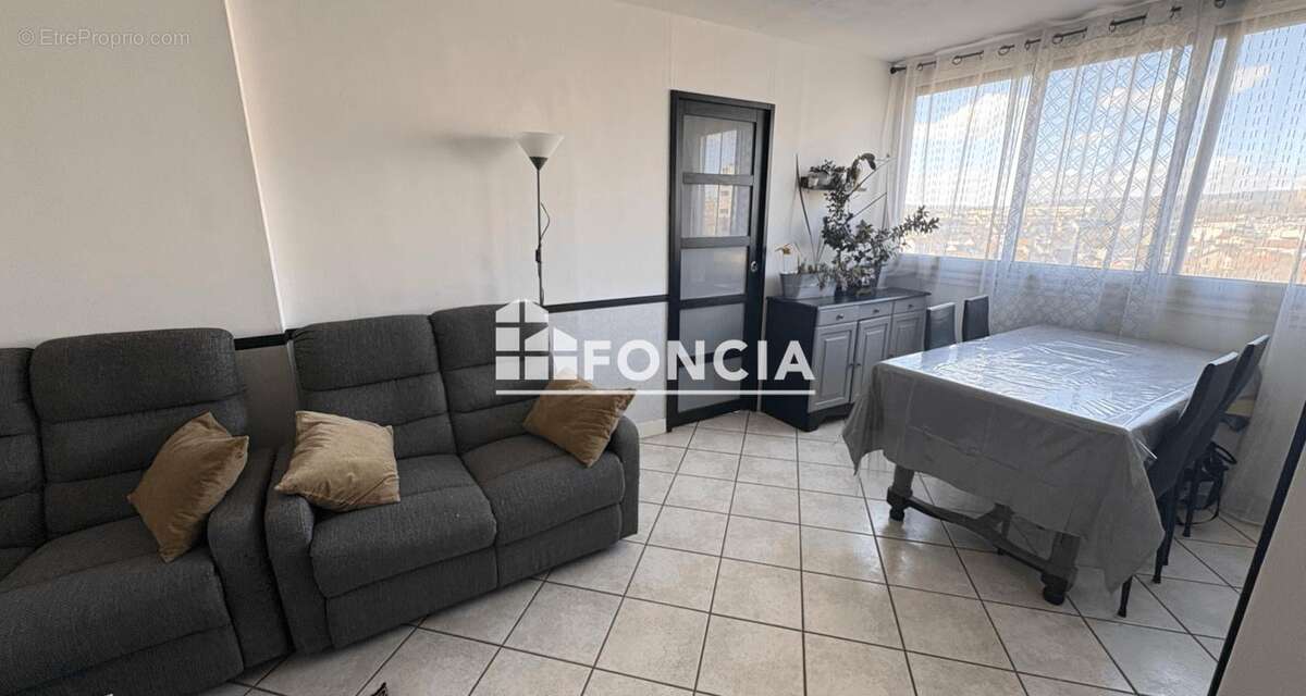 Appartement à FRESNES