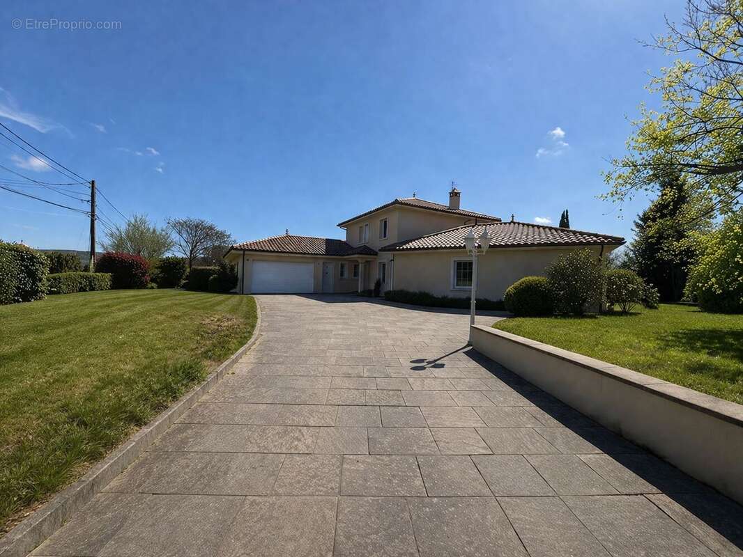 Maison à FONTAINES-SAINT-MARTIN