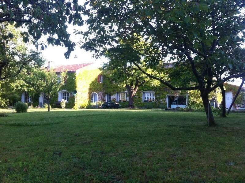 CHATEAUBERNARD A Vendre Maison 8 Pièces avec Studio 2 Pièces - photo 29