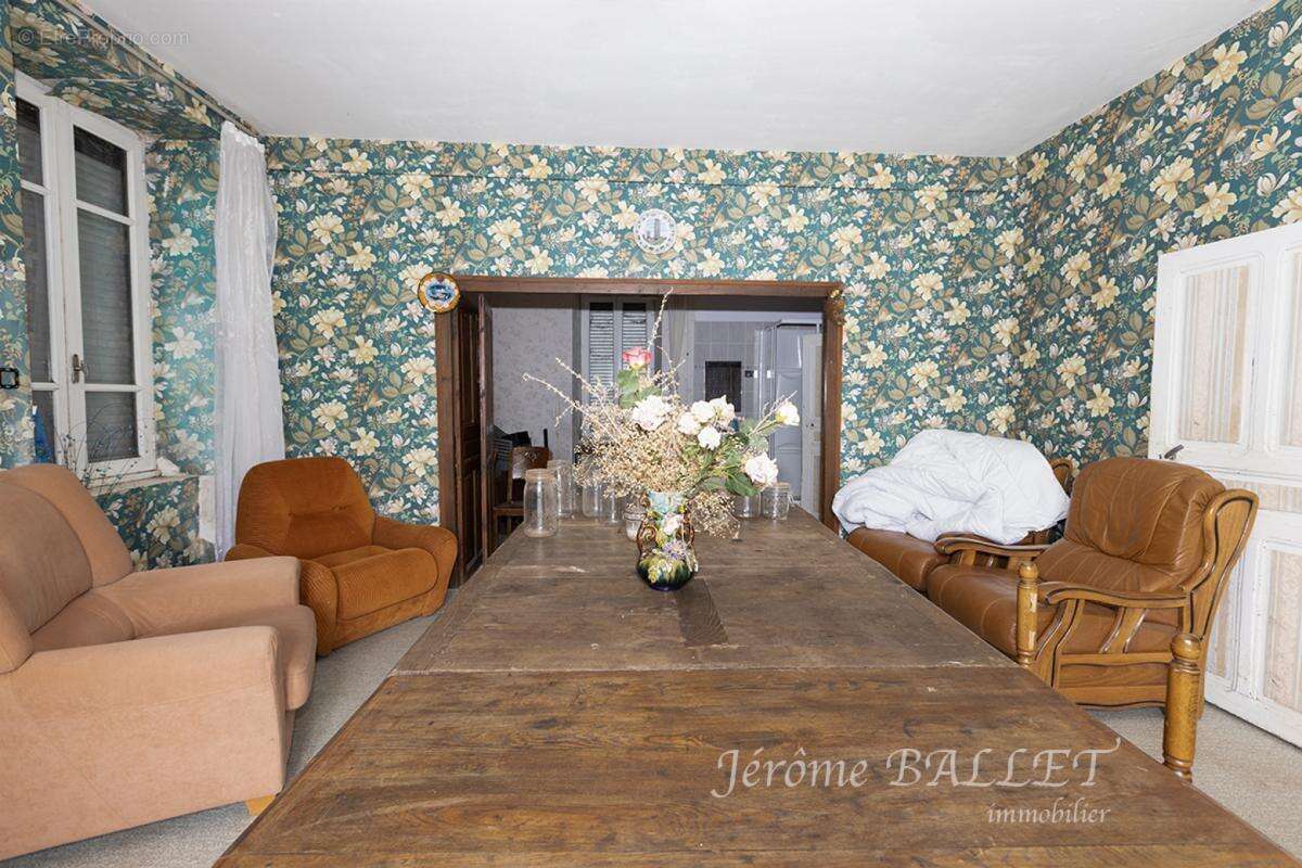 Maison 148 m² à Rieupeyroux  - photo 4