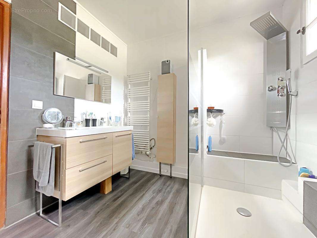 Maison à GINASSERVIS