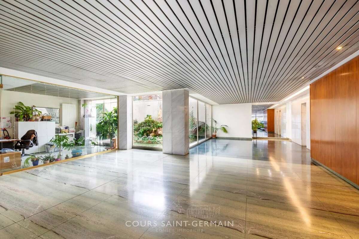 Appartement à PARIS-16E