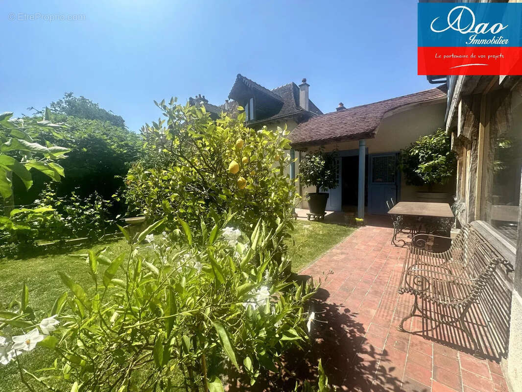 Maison à LA CHAPELLE-SAINT-LUC